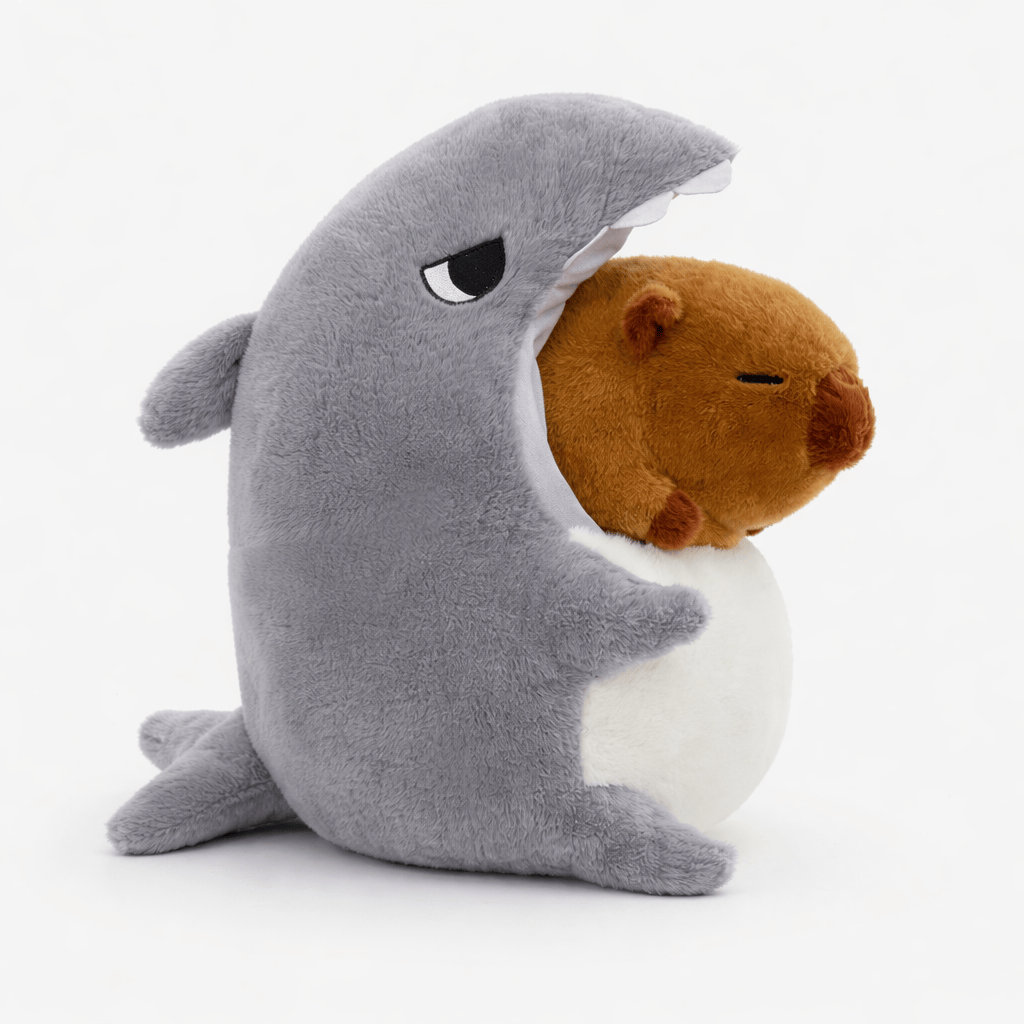 Pluschtierland Capybara Kuscheltier im Hai-Kostüm Capybara Kuscheltier im Hai-Kostüm