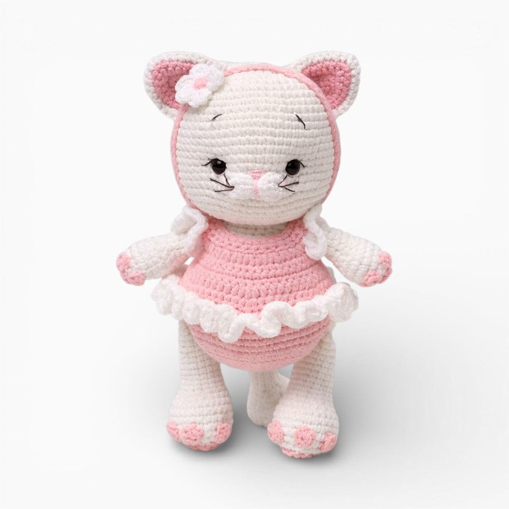 Pluschtierland Gehäkelte Kätzchenpuppe im rosa Kleid Gehäkelte Kätzchenpuppe im rosa Kleid