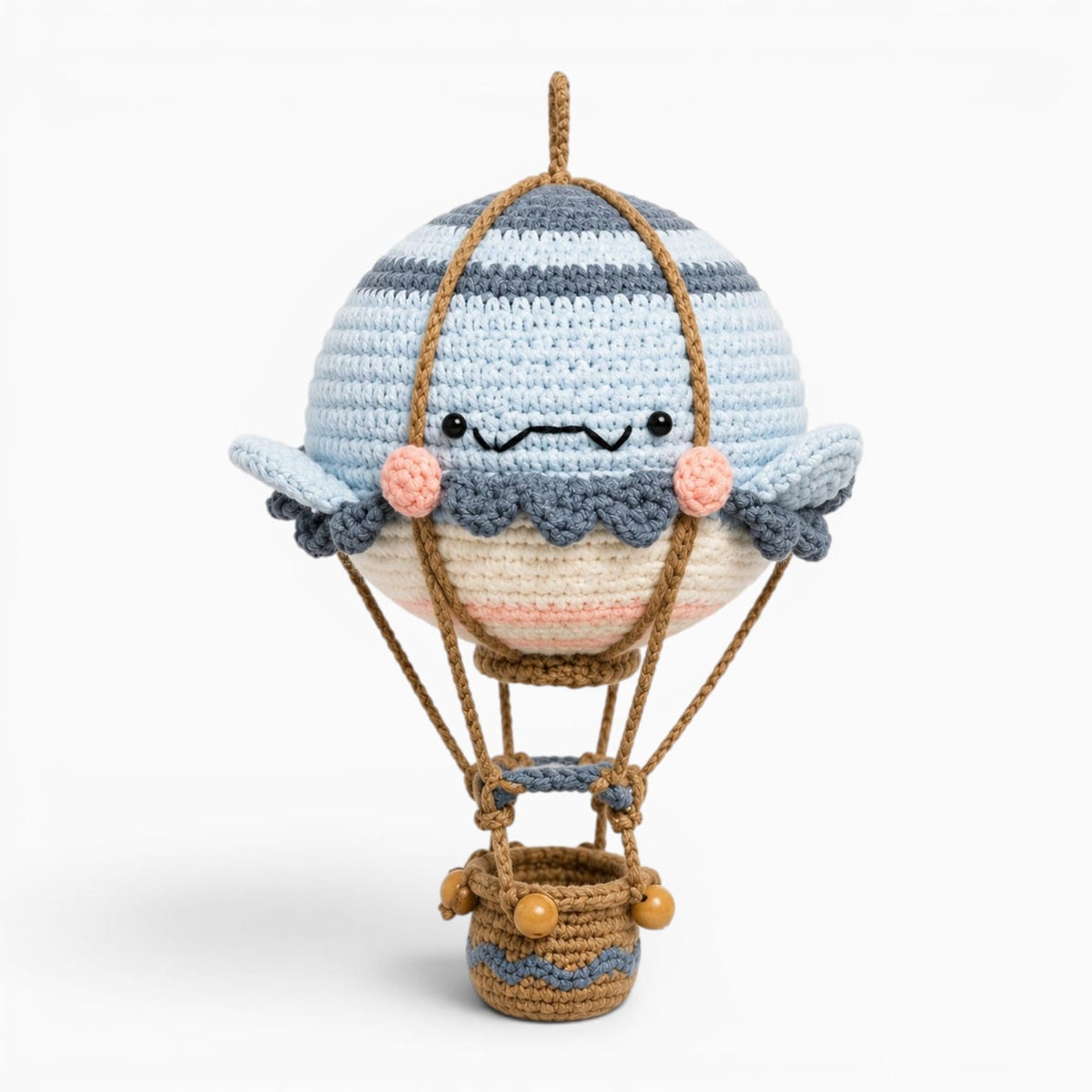 Pluschtierland Gehäkelter Heißluftballon mit Wal Kuscheltier Gehäkelter Heißluftballon mit Wal Kuscheltier