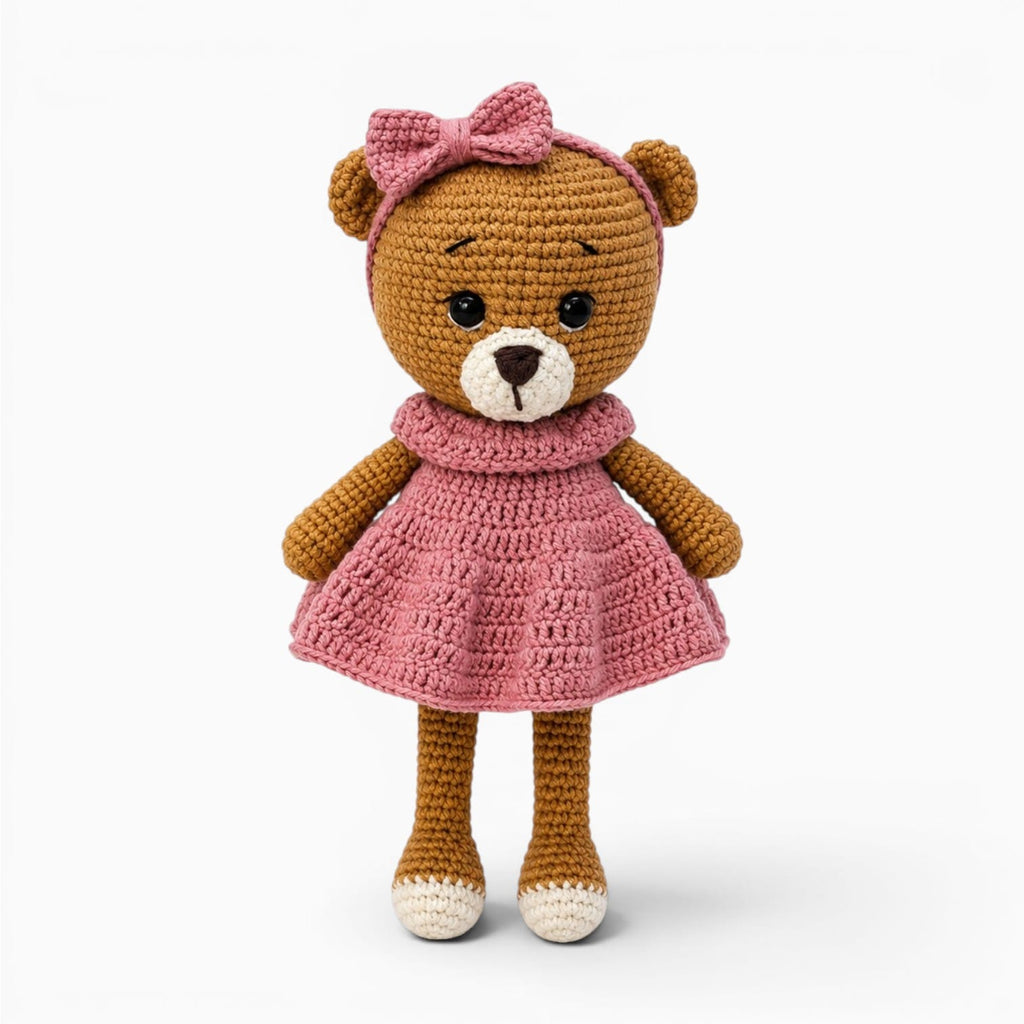 Pluschtierland Gehäkeltes Bären Kuscheltier im rosa Kleid Gehäkeltes Bären Kuscheltier im rosa Kleid