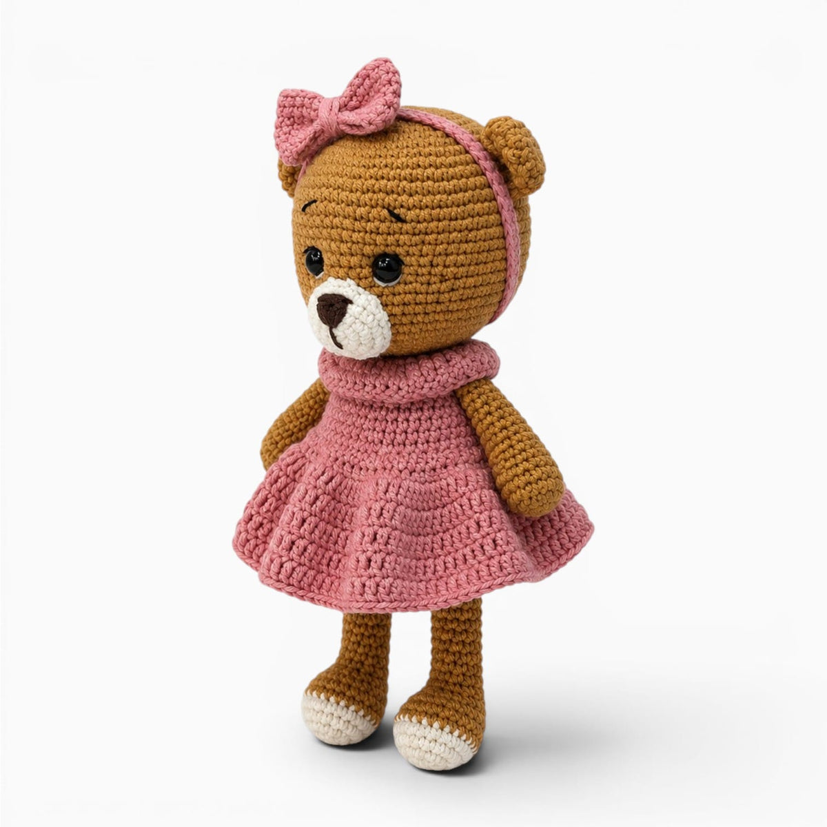 Pluschtierland Gehäkeltes Bären Kuscheltier im rosa Kleid Gehäkeltes Bären Kuscheltier im rosa Kleid