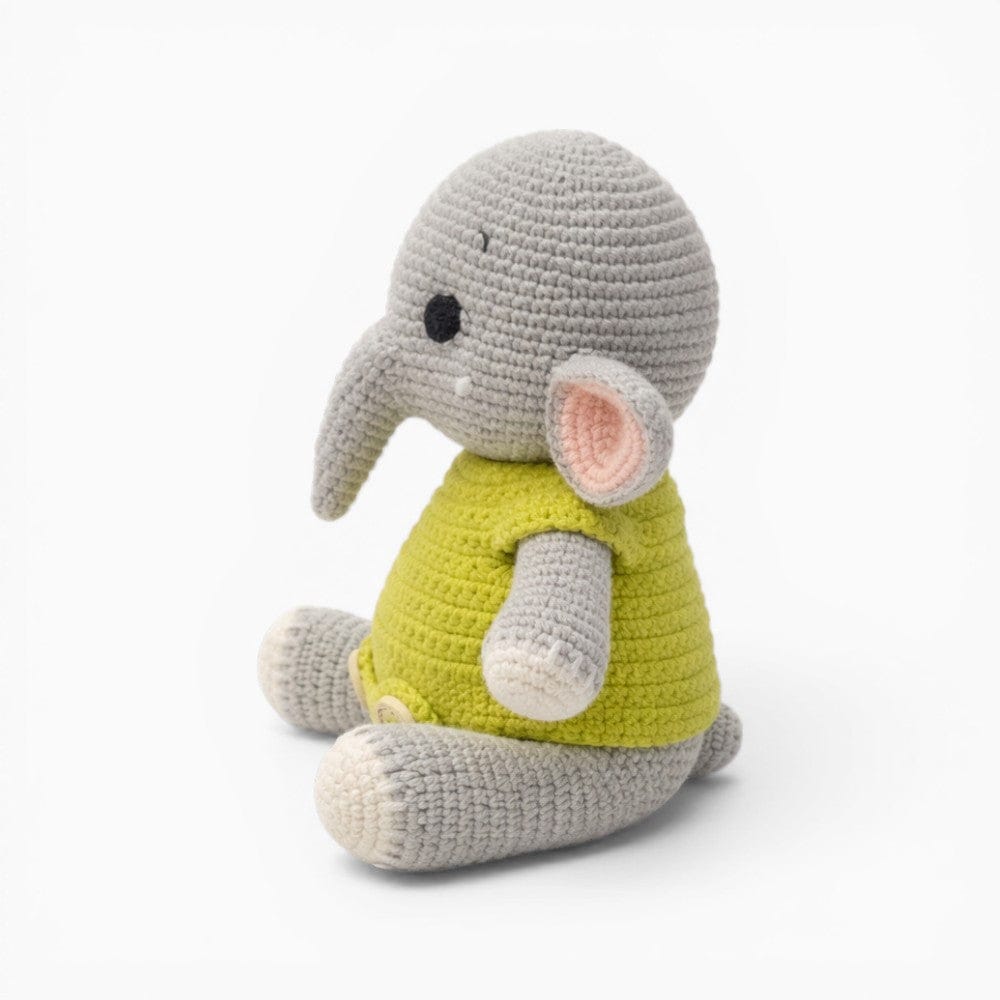 Pluschtierland Gehäkeltes Elefanten Kuscheltier im gelben Strampler Gehäkeltes Elefanten Kuscheltier im gelben Strampler