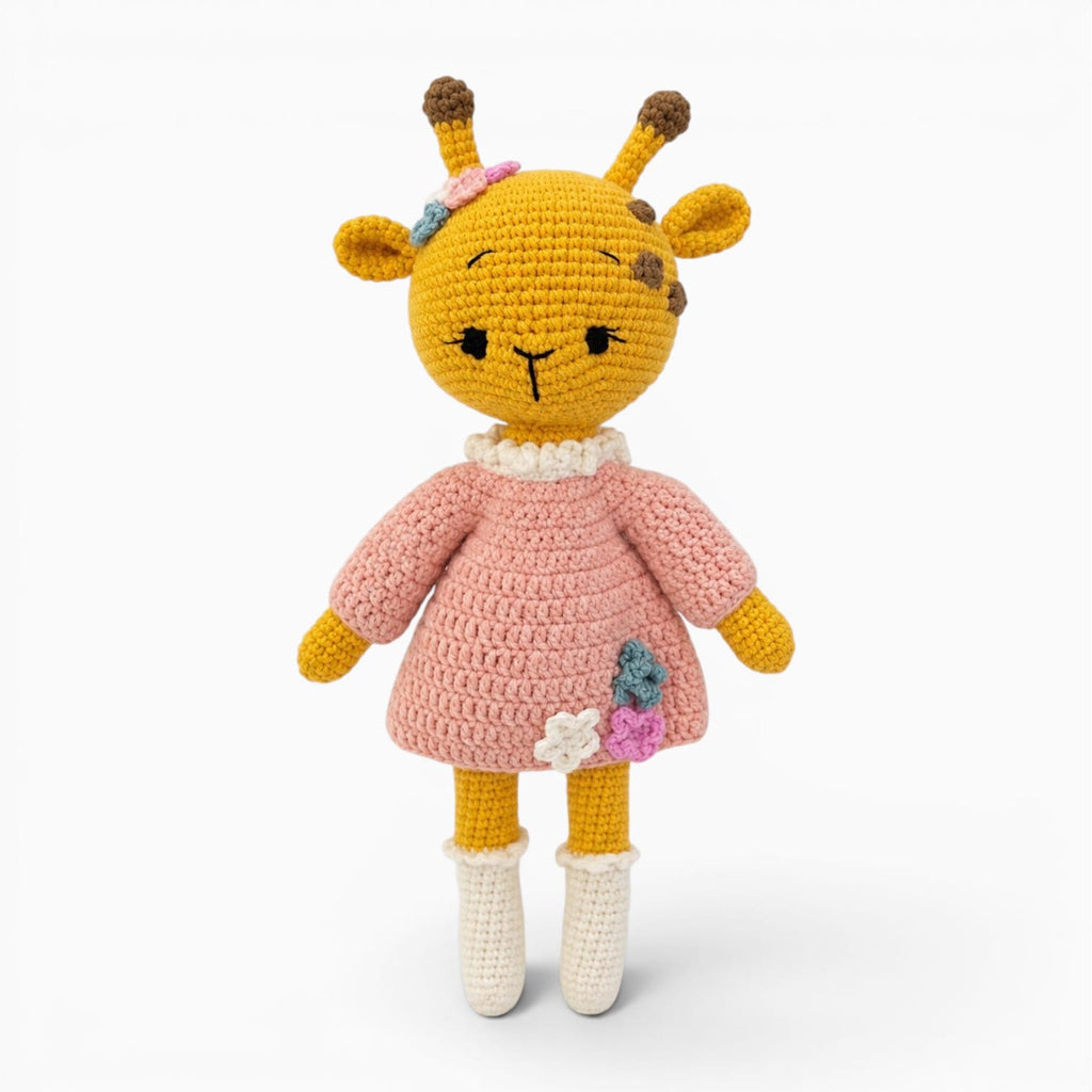 Pluschtierland Gehäkeltes Giraffen Kuscheltier im rosa Kleid Gehäkeltes Giraffen Kuscheltier im rosa Kleid