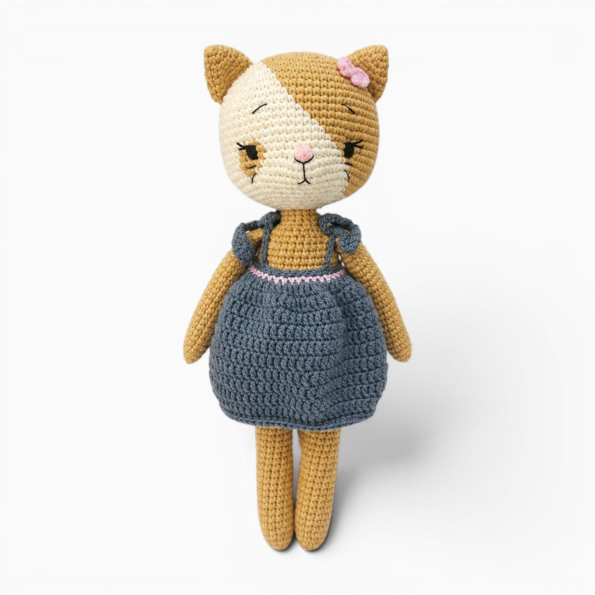 Pluschtierland Gehäkeltes Katzen Kuscheltier mit Kleid Gehäkeltes Katzen Kuscheltier mit Kleid