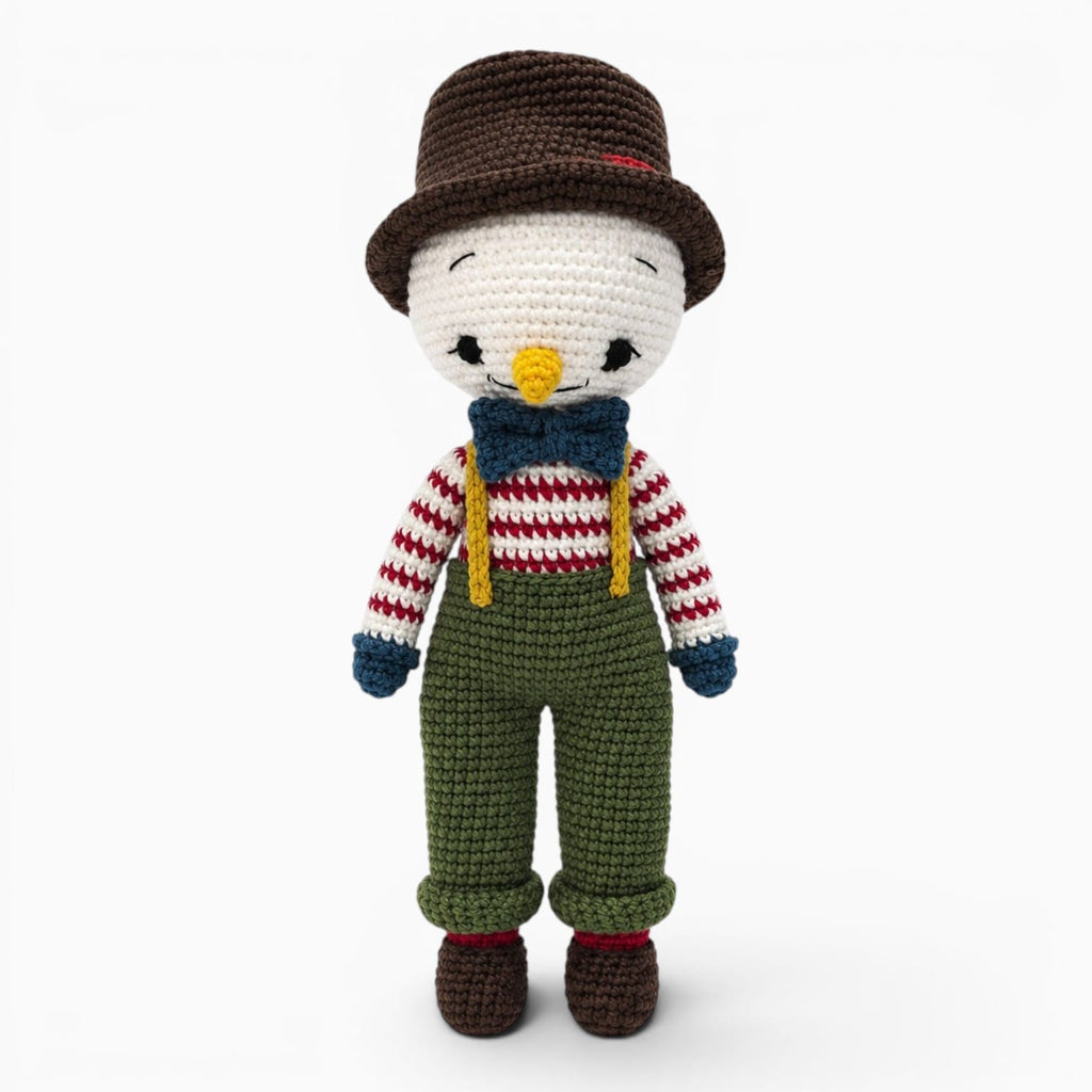 Pluschtierland Gehäkeltes Schneemann Kuscheltier mit Hut und Schal Gehäkeltes Schneemann Kuscheltier mit Hut und Schal