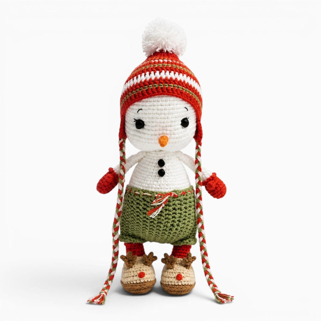 Pluschtierland Gehäkeltes Schneemann Kuscheltier mit Wintermütze Gehäkeltes Schneemann Kuscheltier mit Wintermütze