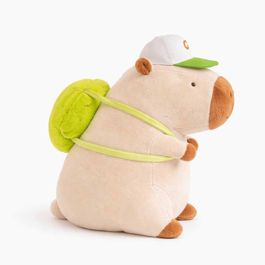 Pluschtierland Süßes Capybara Kuscheltier mit Rucksack und Kappe Süßes Capybara Kuscheltier mit Rucksack und Kappe